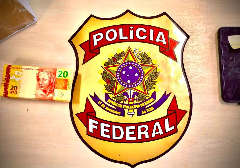 Polícia Federal em Alagoas prende homem que iria receber encomenda de cédulas falsas — Foto: Assessoria/Polícia Federal