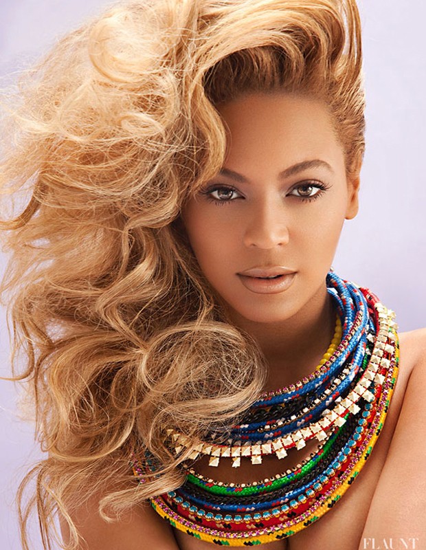Coberta De Glitter Beyoncé Posa Nua Para Capa De Revista Quem Moda 