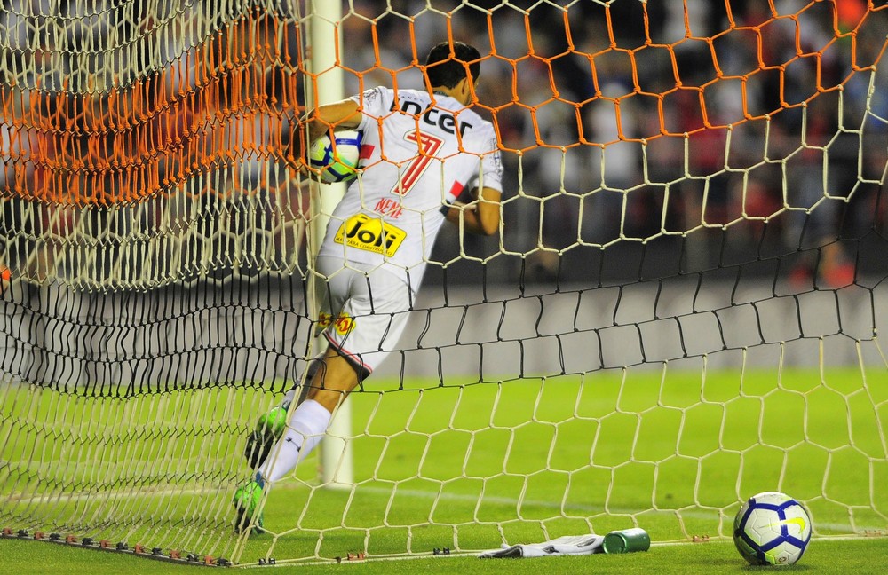 Nenê comemora fase de goleador: 