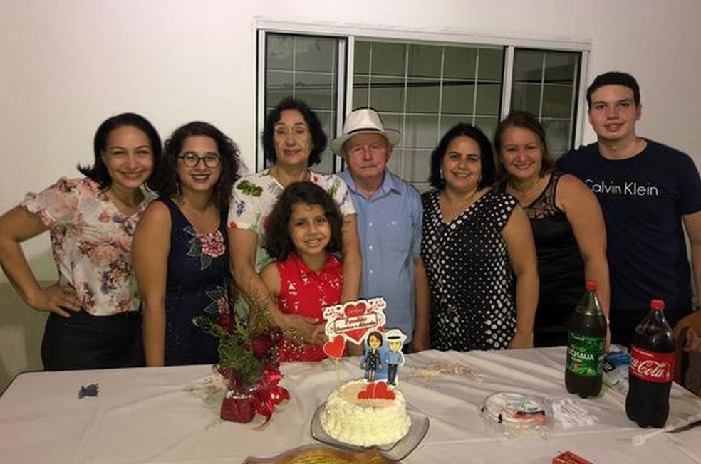Filha diz que barbeiro Francisco Nogueira da Cruz era cheio de vida e lamenta a morte do pai — Foto: Arquivo pessoal