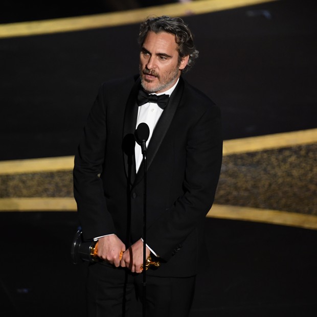 HOLLYWOOD, CALIFORNIA - FEBRUARY 09: Joaquin Phoenix accepts the Actor In A Leading Role award for 'Joker' onstage during the 92nd Annual Academy Awards at Dolby Theatre on February 09, 2020 in Hollywood, California. (Photo by Kevin Winter/Getty Images) (Foto: Getty Images)