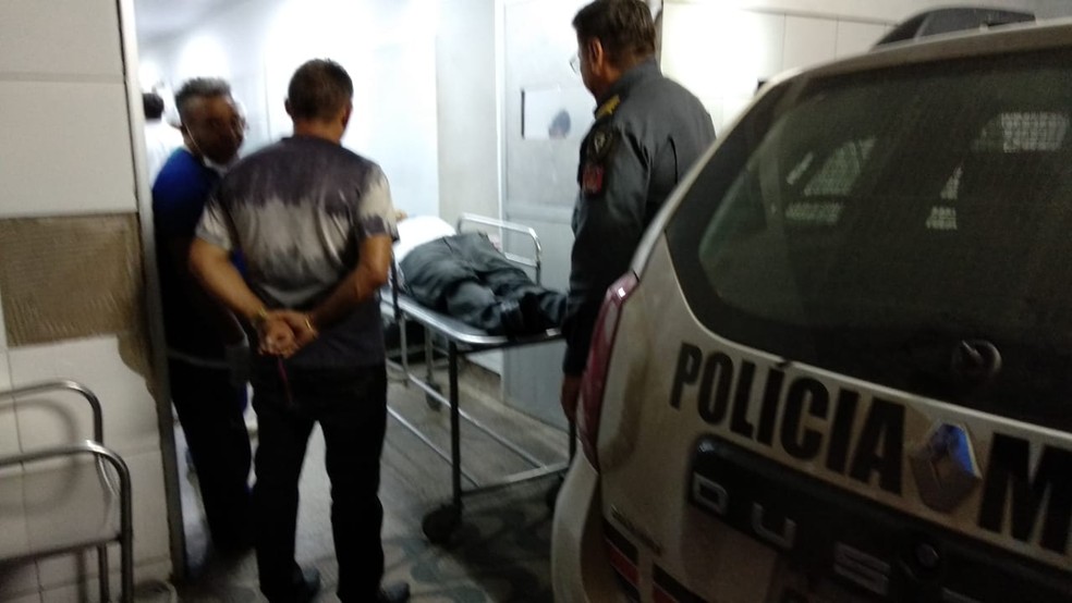 Motorista Alex de Paulo Oliveira ainda chegou a ser socorrido, mas morreu no Hospital Municipal Djalma Marques em SÃ£o LuÃ­s â Foto: Douglas Pinto/TV Mirante