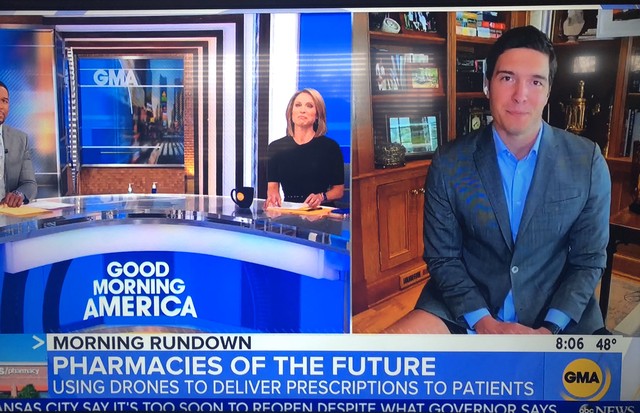 Repórter sem calças viraliza na internet ao aparecer no 'Good Morning America' (Foto: Reprodução ABC News)