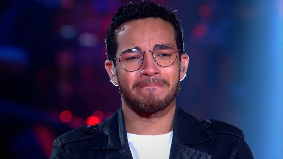 Gustavo Matias levou canto lírico para o palco do The Voice e emocionou  — Foto: Globo