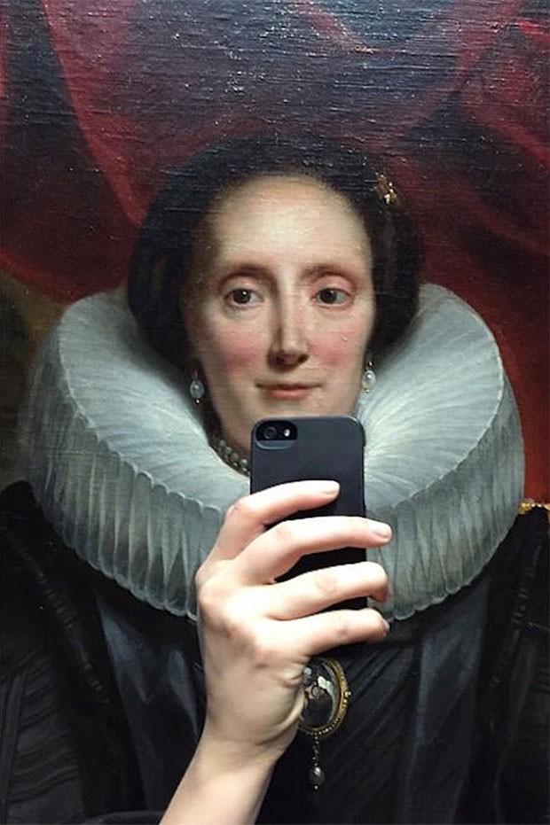 Pinturas tiram selfies (Foto: Olivia Muus / Reprodução)