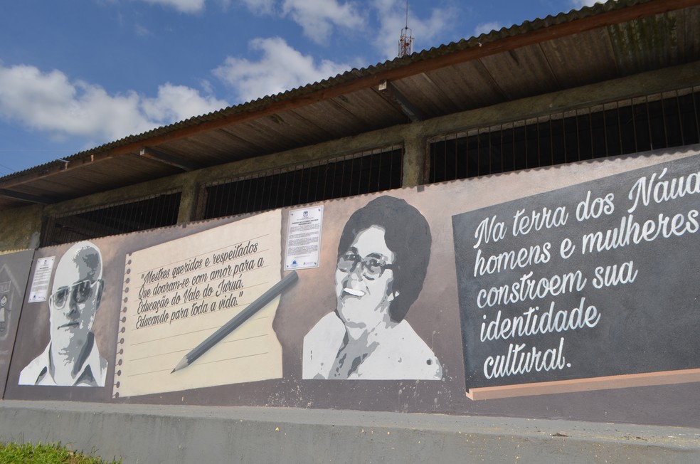 Educadores foram homenageados em muro de tradicional escola  (Foto: Adelcimar Carvalho/G1)