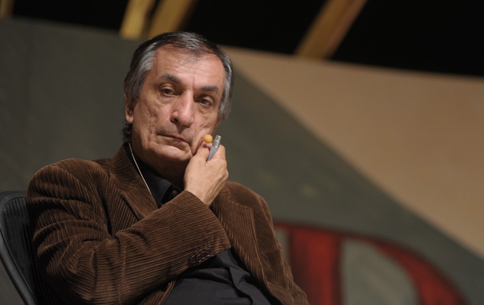 4 de julho - O poeta Antonio Cicero durante a abertura da Flip em Paraty (Foto: Flavio Moraes/G1)