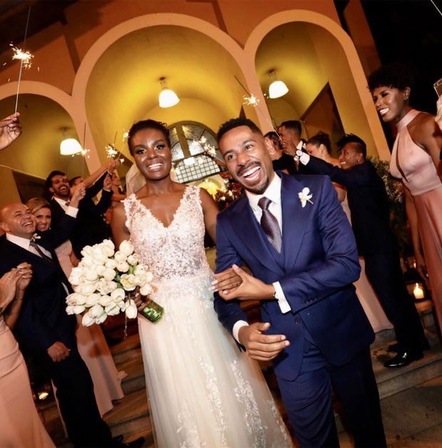 Fabiana Claudino e Vinícus de Paula se casam em SP (Foto: Flavia Vitoria Photo/Reprodução do Instagram)