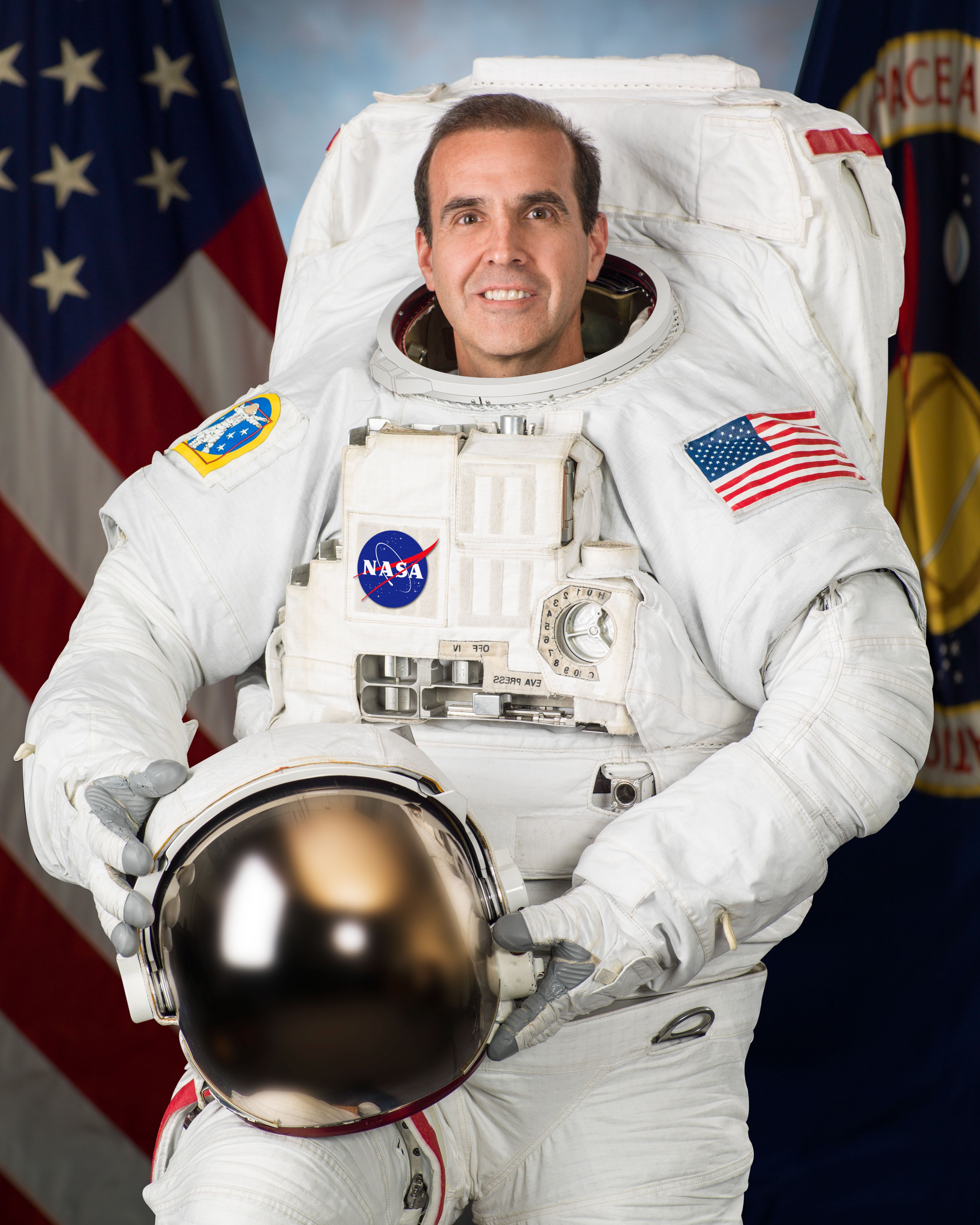 Rick Mastracchio é o quinto da lista de recordistas de spacewalks - foram 9 caminhadas espaciais e 53 horas no espaço (Foto: NASA)