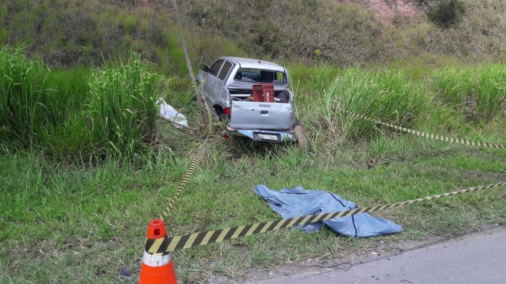 Acidente na BR-324 deixou três mortos e um ferido grave na Bahia (Foto: Vanderson Nascimento/ TV Bahia)