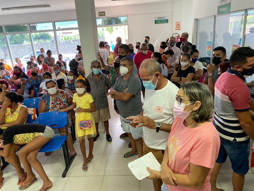 Pacientes aguardam atendimento na UPA do Promorar — Foto: Anielle Brandão/TV Clube