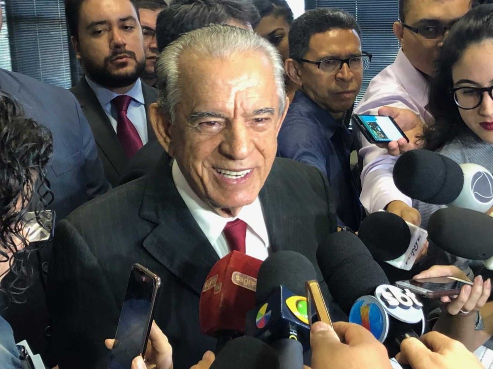 Iris Rezende durante balanço sobre gestão como prefeito de Goiânia — Foto: Murillo Velasco/G1