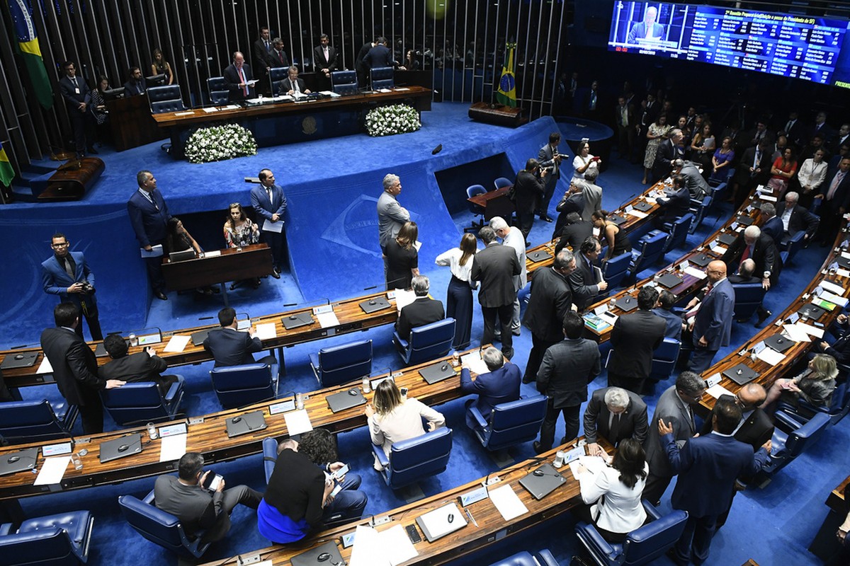 Nove candidatos a presidente do Senado discursam, mas três retiram as candidaturas Política G1