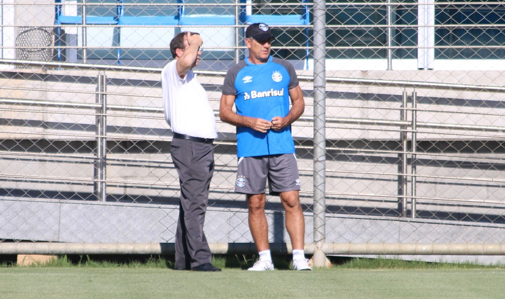 Sob pressão? Renato não foge de cobrança, mas ganha apoio da torcida e direção