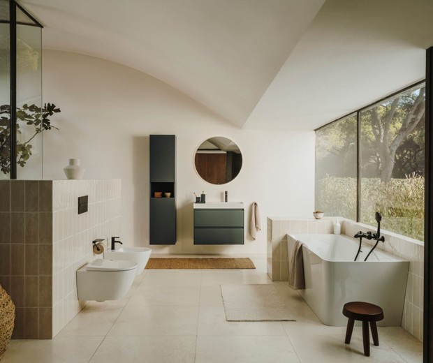 Master bathroom in china and metal from the Ona Collection: smoothness in the lines of nature (Photo: Disclosure)