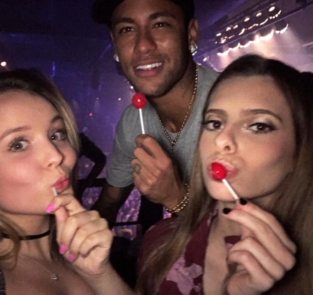 Neymar e Larissa Manoela no show de Thiaguinho (Foto: Reprodução/Instagram Stories)