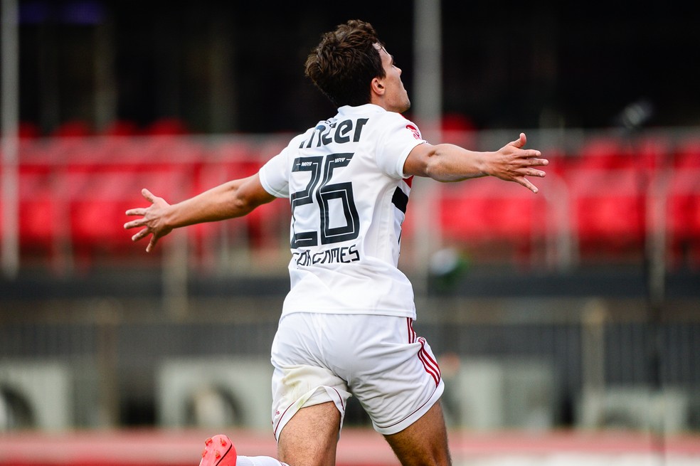 Igor Gomes comemora um dos gols marcados contra o Ituano — Foto: Renato Pizzutto/BP Filmes