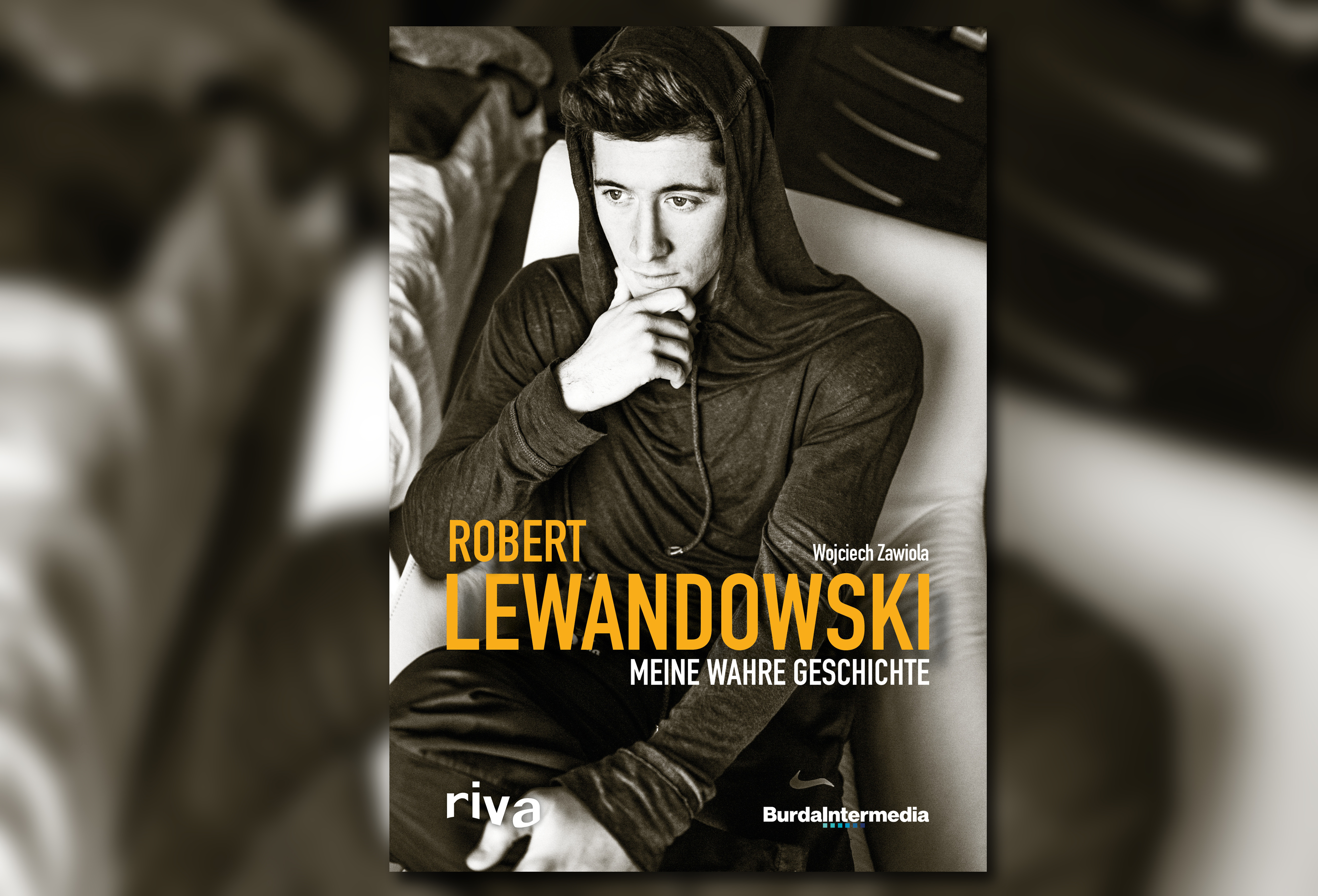 Biografia de Lewandowski traz capítulos polêmicos da vida do atacante (Foto: Reprodução)