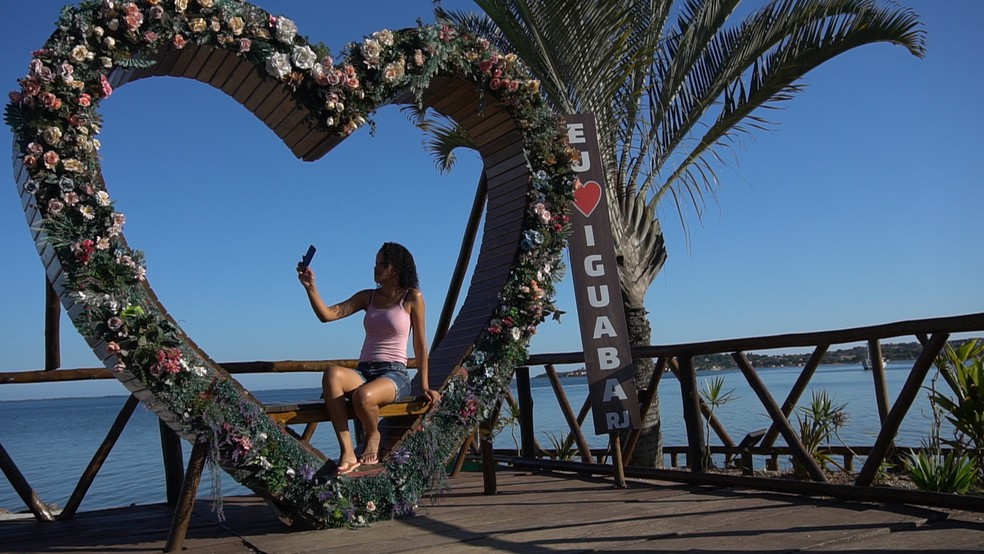 Arco de coração em um deck na Lagoa de Araruama, em Iguaba Grande — Foto: Divulgação/Prefeitura de Iguaba Grande