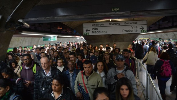Multidão na estação Consolação. em São Paulo (SP) (Foto: Rovena Rosa/Agência Brasil)