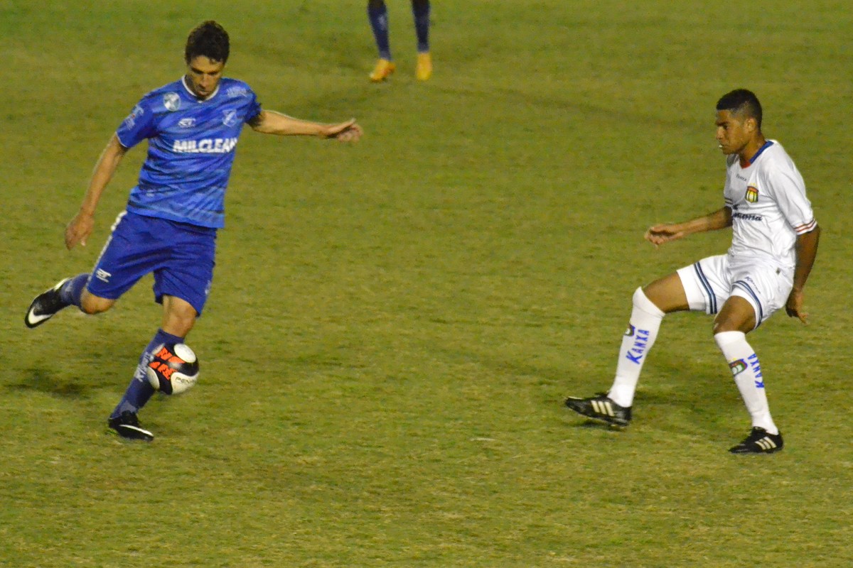 Taubaté visita Portuguesa Santista para tentar