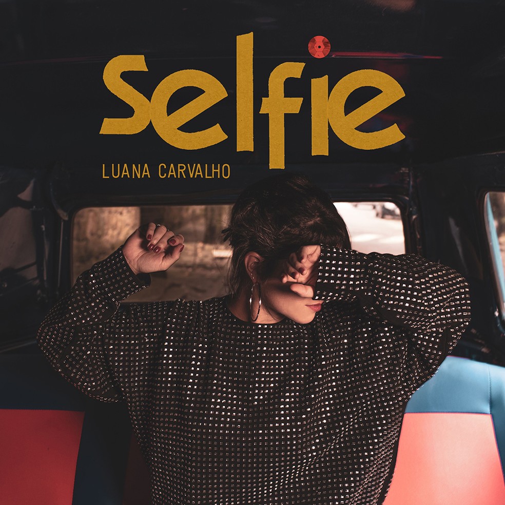 Capa do single 'Selfie', de Luana Carvalho — Foto: Jorge Bispo com arte de Gabriel Martins