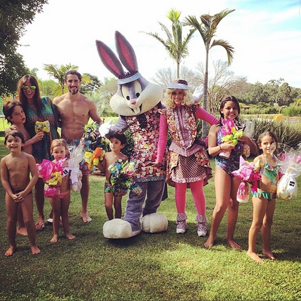 Marcos Mion e Suzana Gullo em família (Foto: Reprodução/Instagram)