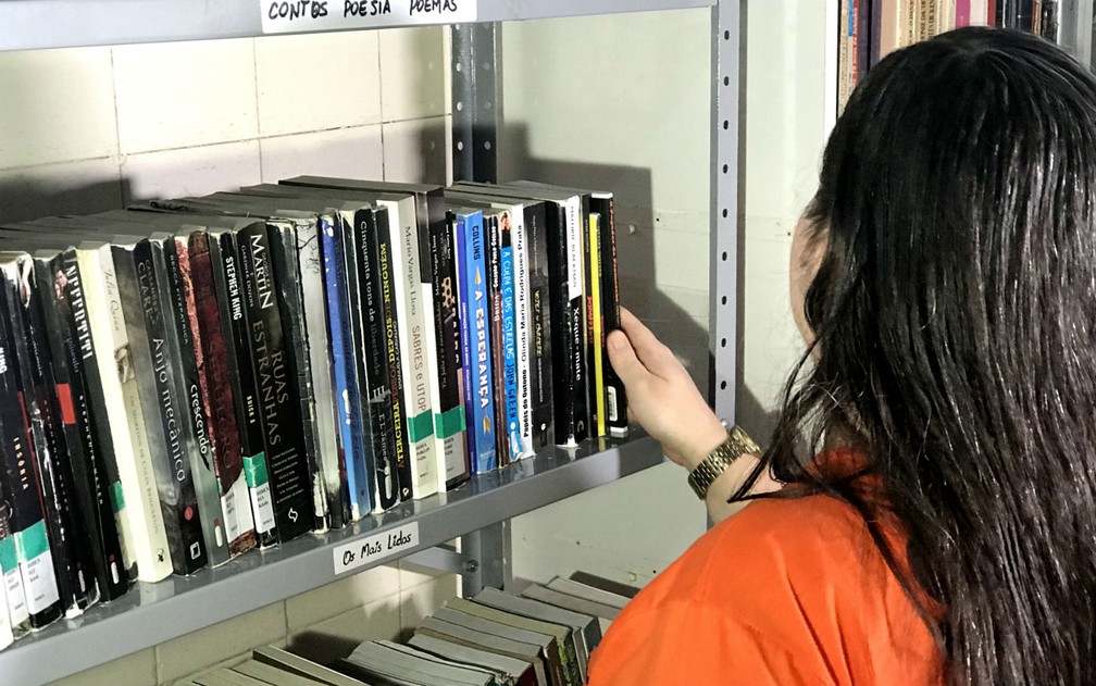 Priscila Regina é interna do Complexo Penitenciário da Mata Escura e foi aprovada no curso de Biblioteconomia da Ufba por meio de nota do Enem — Foto: Itana Alencar/G1 BA