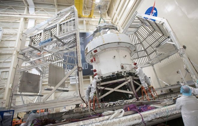 O veículo de tripulação da Orion e seu módulo de serviço estão sendo testados em Ohio (Foto: NASA, via BBC News Brasil)