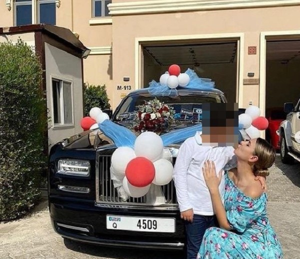 Mãe compra carro luxuoso para o filho  (Foto: Reprodução: Instagram )