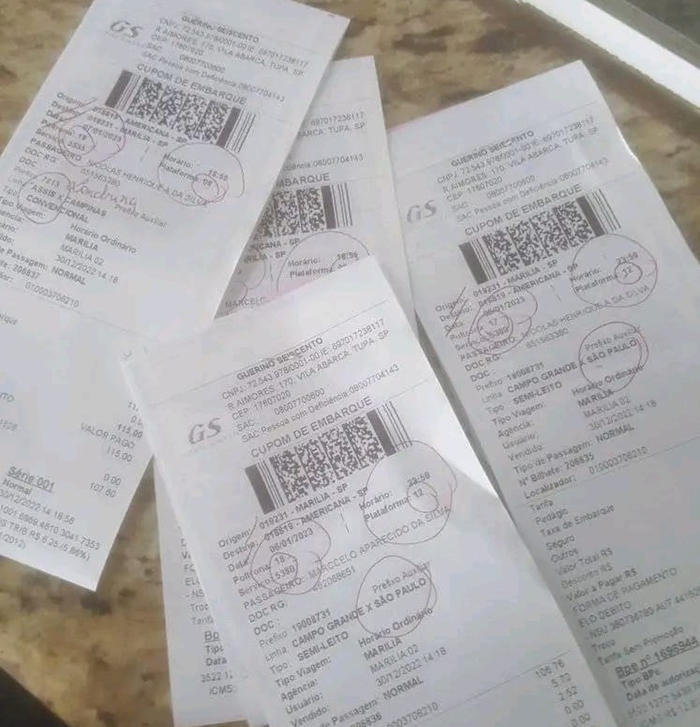 Passagens compradas para menino de Garça reencontrar os irmãos — Foto: Arquivo pessoal