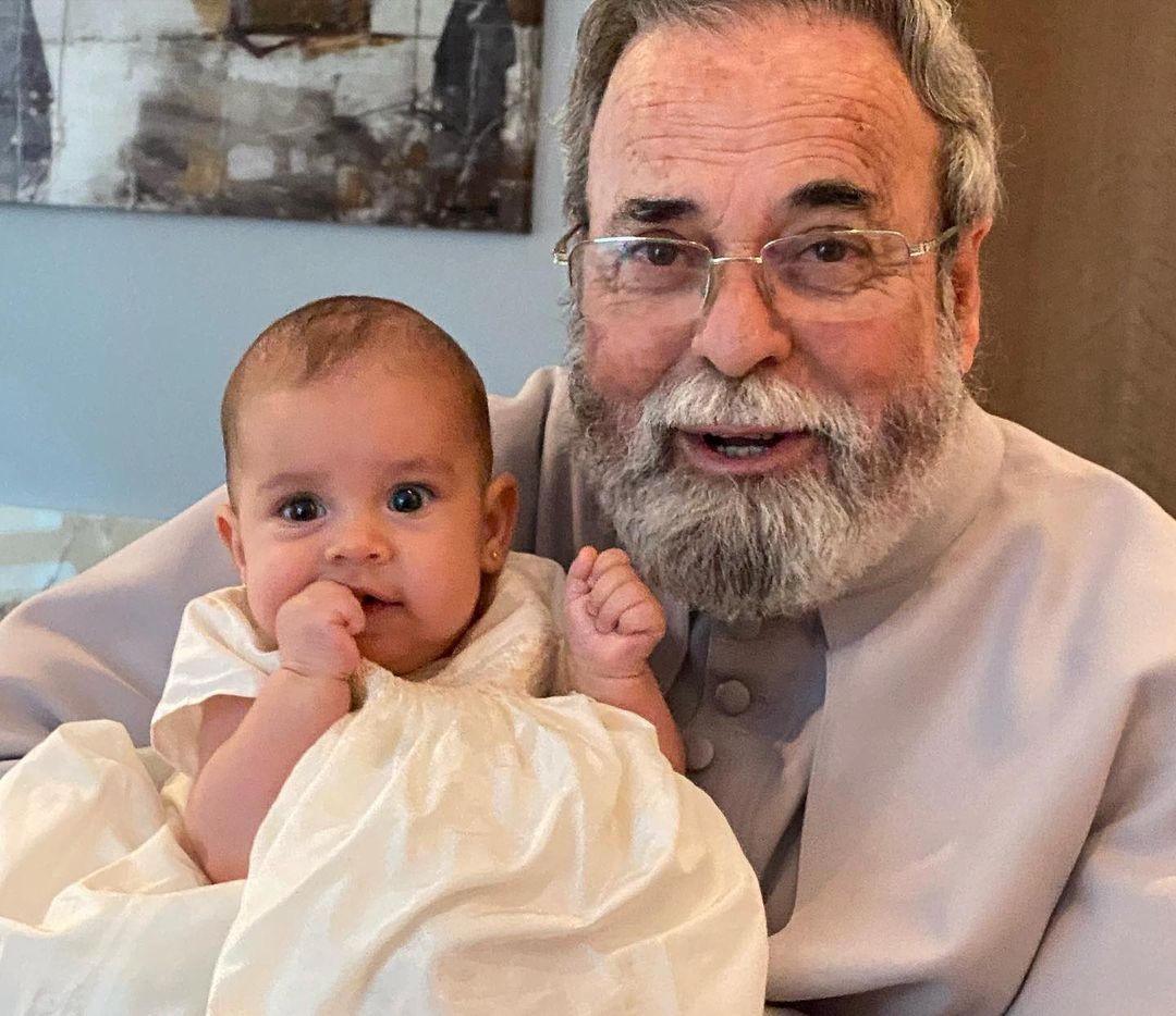 Padre Antonio Maria com Julia (Foto: Reprodução)