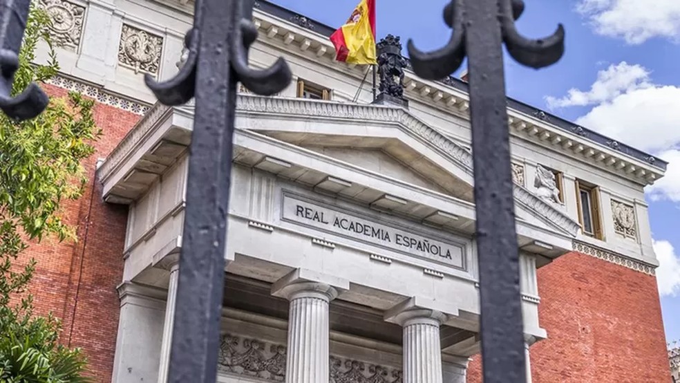 Real Academia Espanhola criticou, em informe oficial, o uso da linguagem neutra — Foto: Getty Images/Via BBC