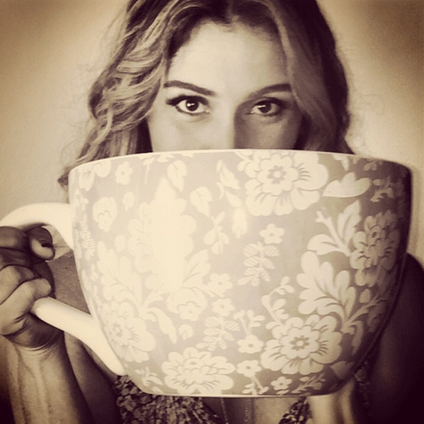 Giovanna Antonelli: vai um cafezinho, aí? (Foto: Reprodução/ Instagram)