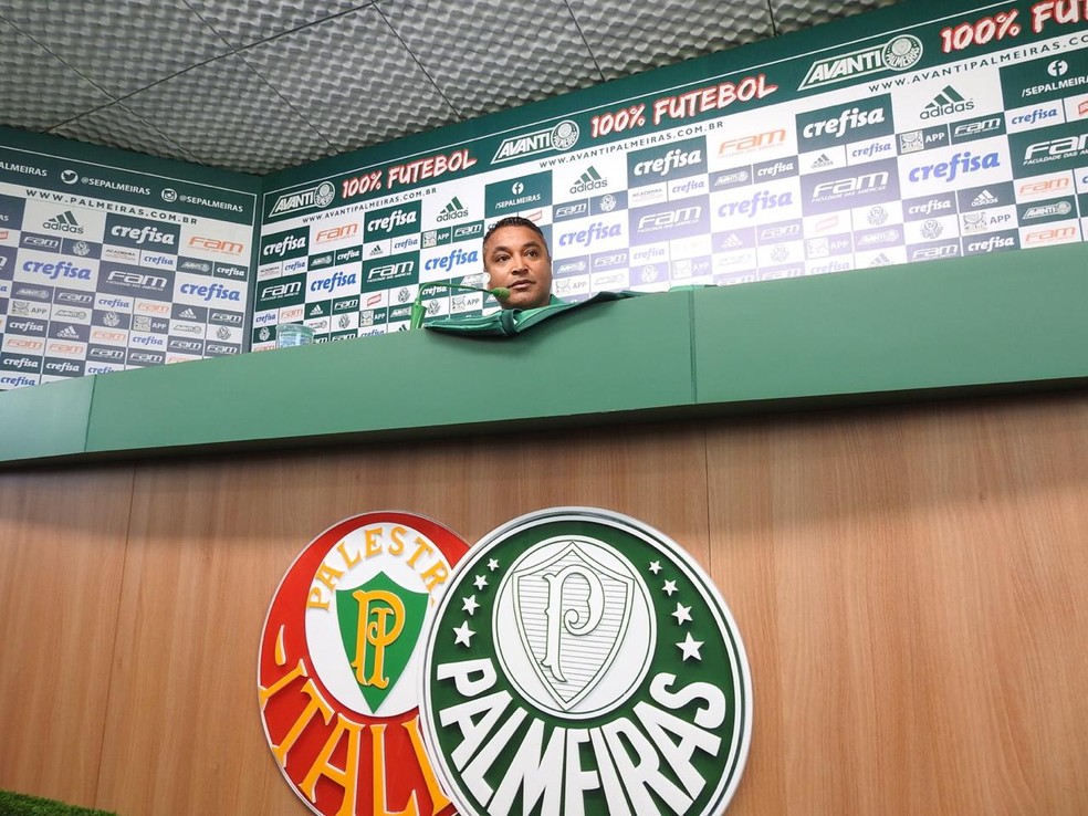 Roger Machado, em sua apresentação no Palmeiras (Foto: Tossiro Neto)