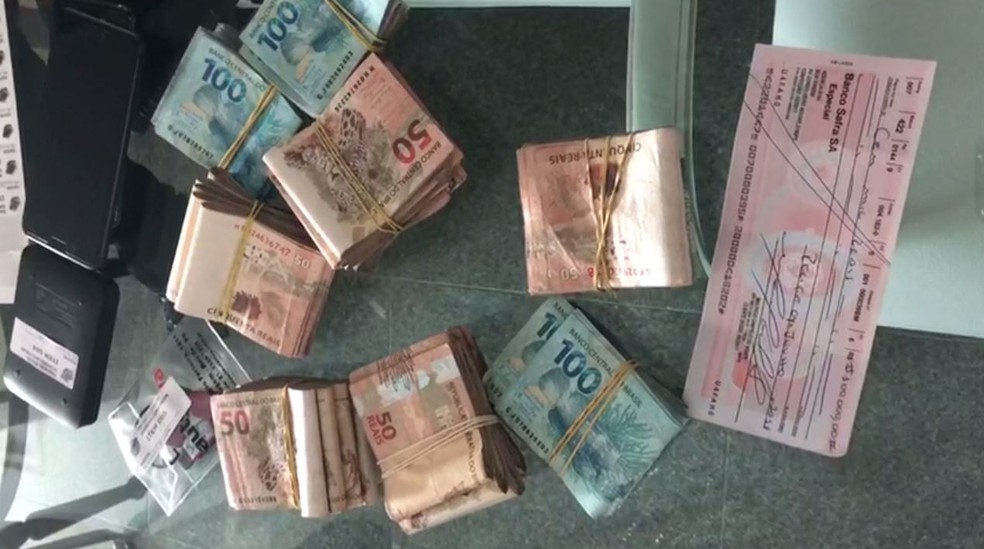 PF apreendeu dinheiro durante busca realizada em Recife, pela Operação Efeito Dominó (Foto: Divulgação/Polícia Federal)