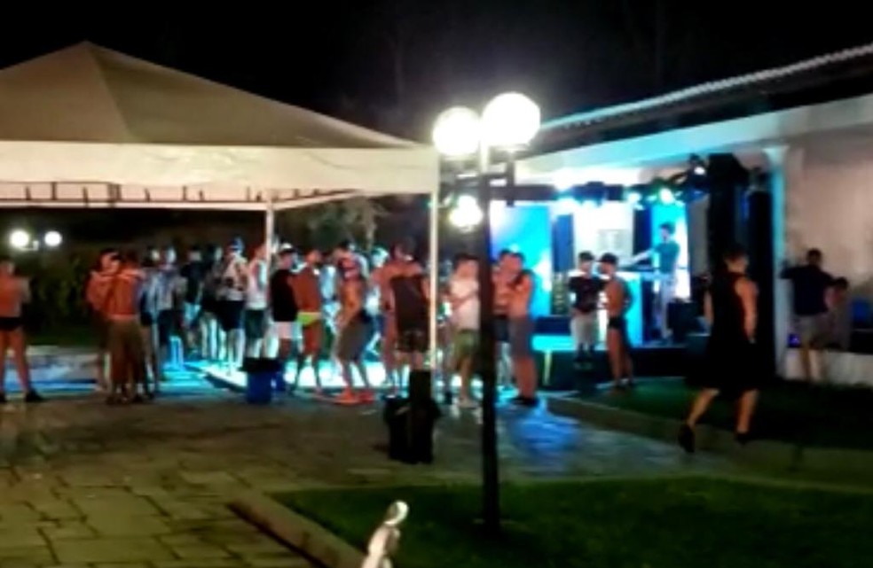 No sábado (6), festa com mais de 100 pessoas foi interrompida em Moreno, no Grande Recife — Foto: Procon/Divulgação