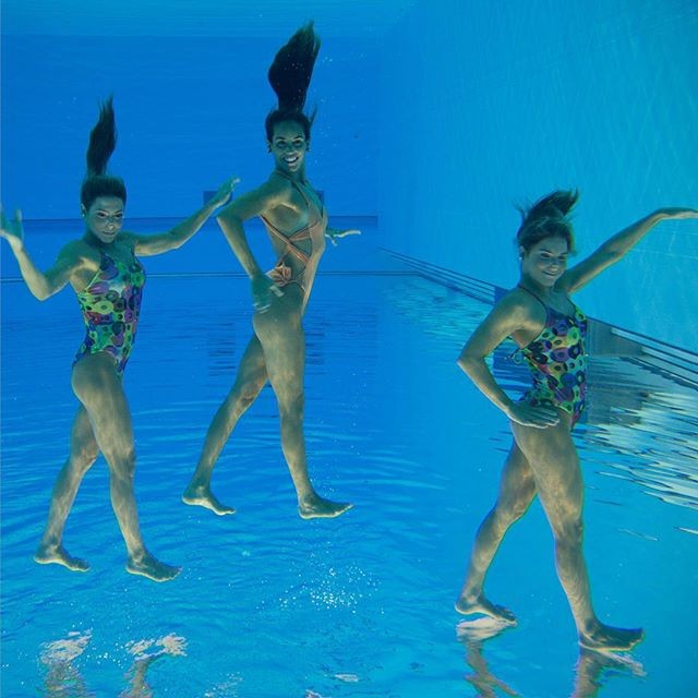 Bia e Bianca Feres posaram com a nadadora espanhola Ona Carbonell (Foto: Instagram / Reprodução)
