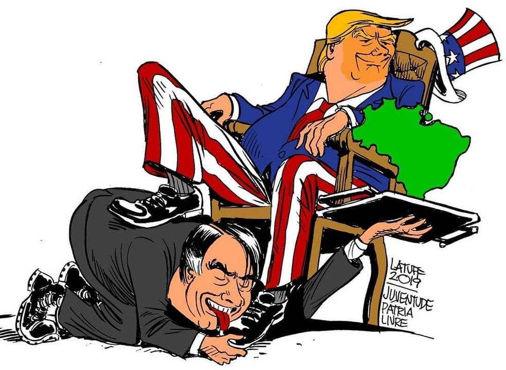 Charge de Carlos Latuff faz crítica à relação entre Bolsonaro e Trump — Foto: Latuff/Reprodução