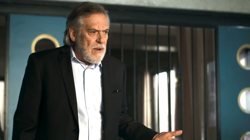 Otávio (José de Abreu) promete parar de trair Beatriz (Natália do Vale), na novela 'A Dona do Pedaço' — Foto: Globo