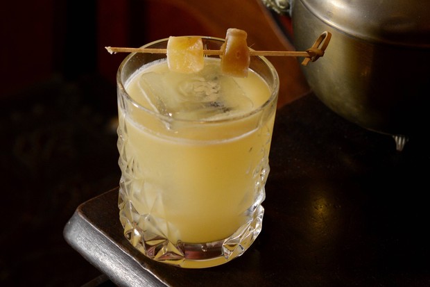 Receita de drink com whisky: Penicilin, do Belle Epoque (Foto: Giuliana Nogueira)