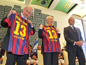 barcelona camisa Shimon Peres Benjamin Netanyahu barcelona (Foto: MIguel Ruiz / FC Barcelona)
