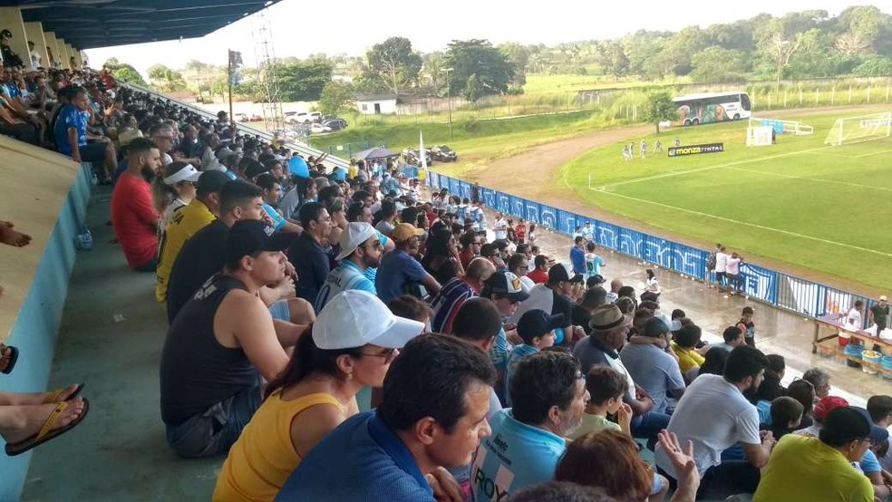 Torcida no estádio Biancão — Foto: Gedeon Miranda