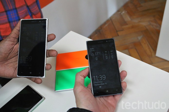 Lumia 830 tem bateria de 2200 mAh, igual seu rival (Foto: Fabricio Vitorino/TechTudo)