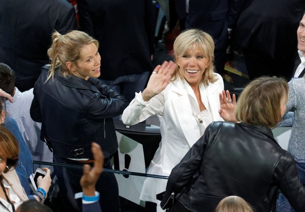 Ao centro, Brigitte Trogneux, esposa de Emmanuel Macron (Foto: Sylvain Lefevre/Getty Images)