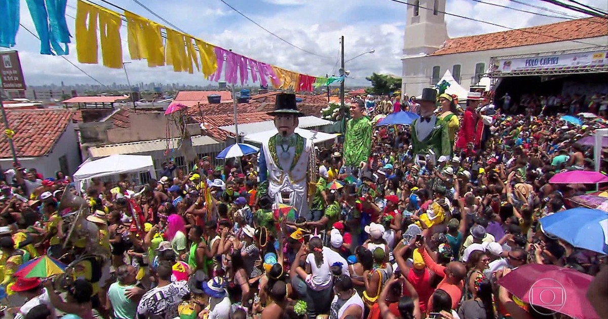 Jornal Nacional - No Recife, a Terça-Feira Gorda tem arrastão de frevo ...