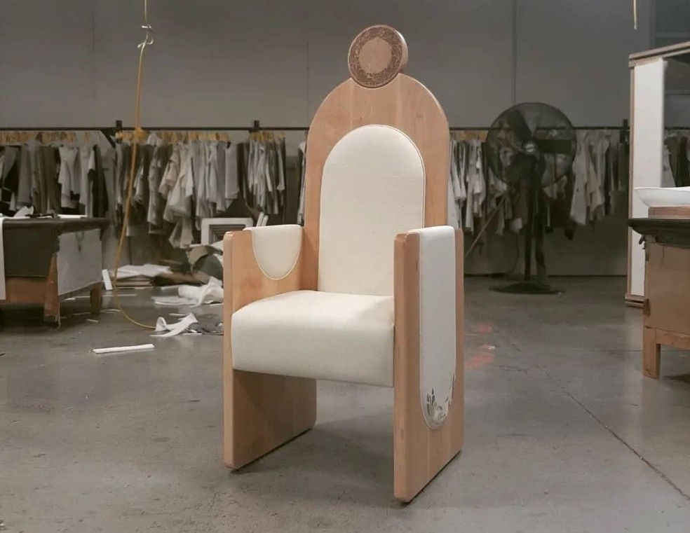 Cadeira que Papa vai usar no Canadá foi desenvolvida por cearense. — Foto: Rafael Studart/Reprodução