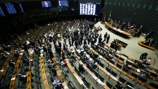 Se aprovada na CCJ e na Comissão Especial, reforma precisará de 308 votos no plenário (foto) da Câmara (Foto: MARCELO CAMARGO/AGÊNCIA BRASIL, via BBC News Brasil)