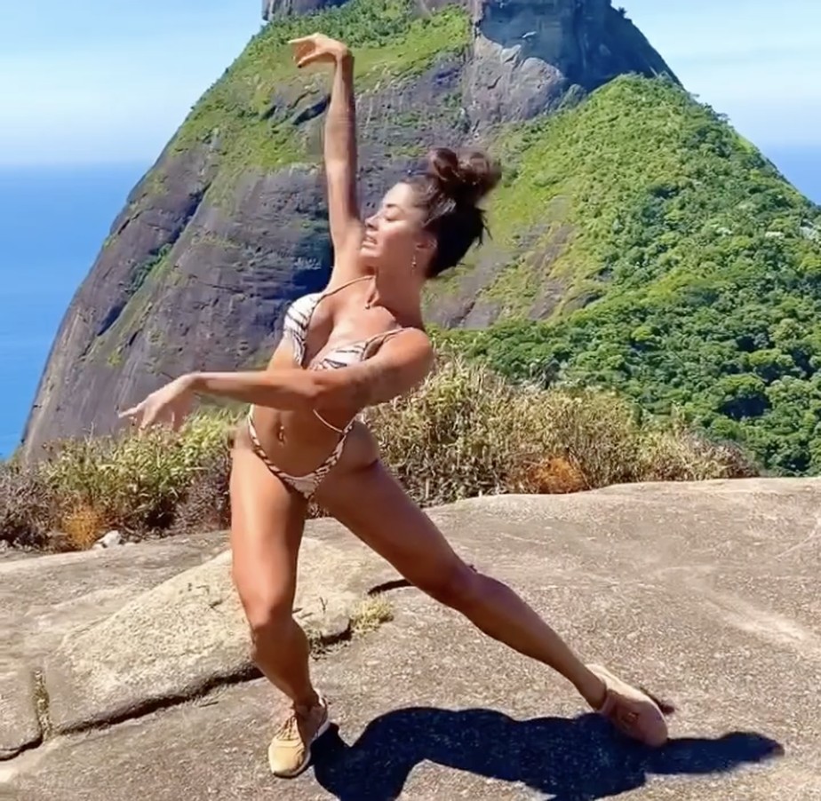 O tbt de Aline Campos foi um lindo vídeo dançando na Pedra da Gávea, no Rio de Janeiro