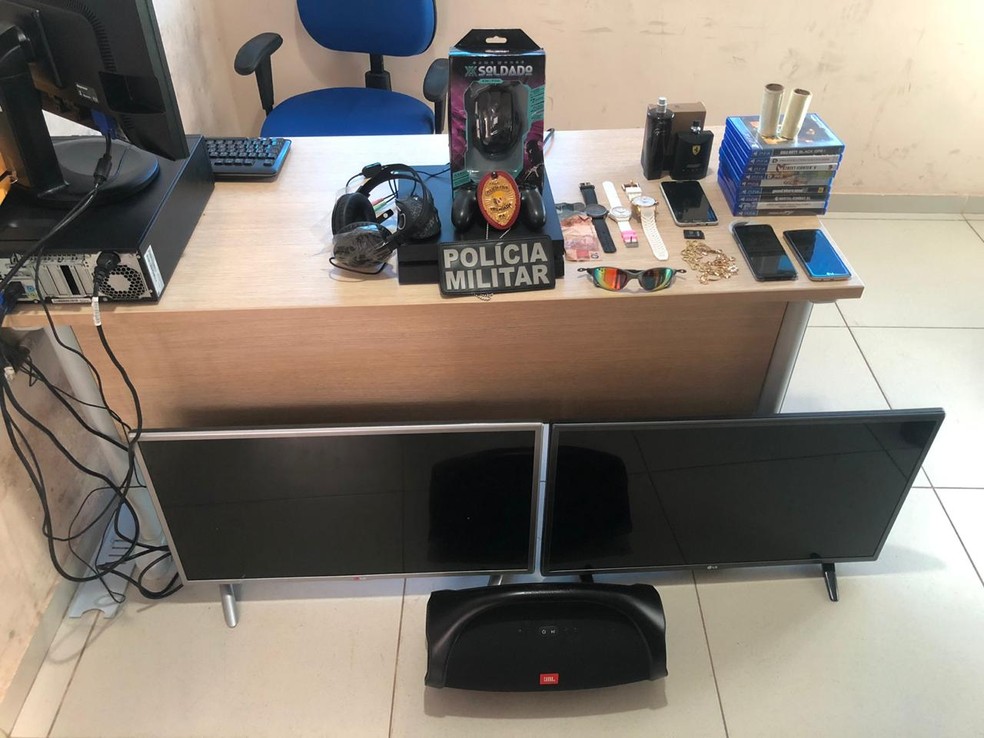 Objetos são apreendidos, levados para a delegacia e reconhecidos pelas vítimas.  — Foto: Polícia Civil / PA